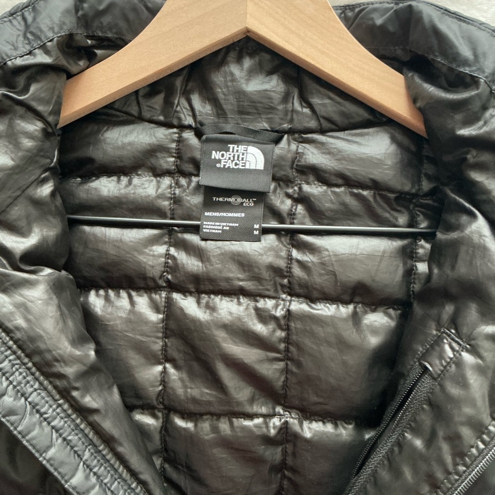 Thermoball Eco Puffer Puffer 2.0 by The NorthFace (Black) - Picture 4 of 5